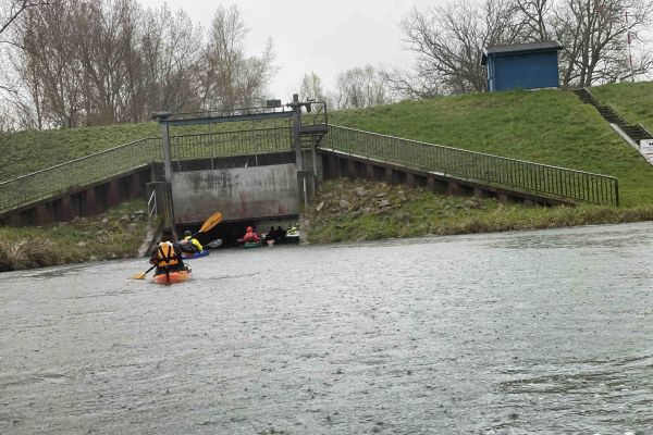 fff-2023-anpaddeln-ottenheimer-muehlbach023B93E5E8-9BDD-1D70-71F5-8858A1DE02BE.jpg