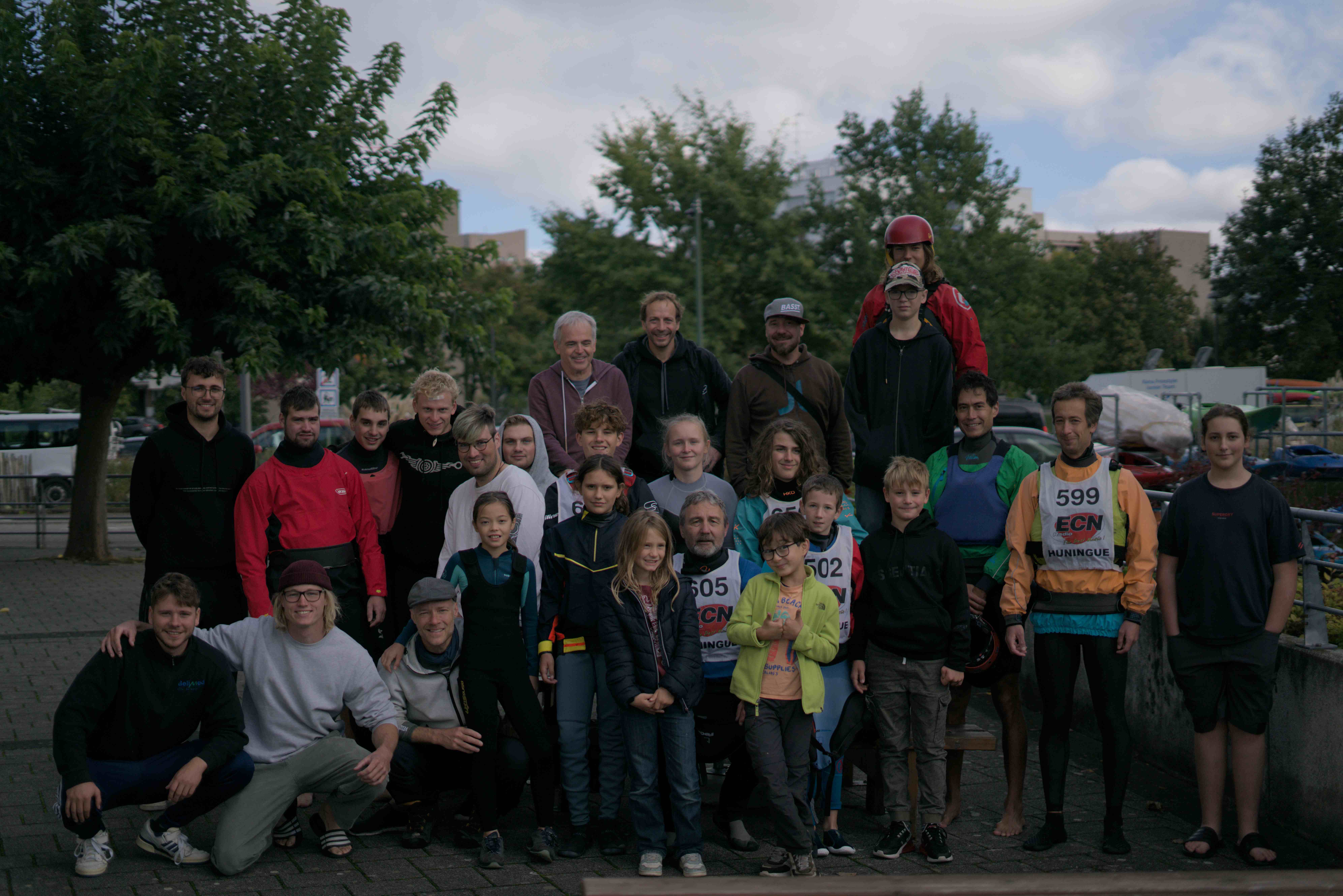 Die Freestyle-Gruppe des KanuBW (beim Freestyle-Hock in Hüningen Ende September 2024)