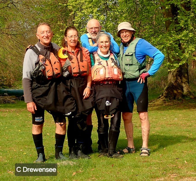 Eine kleine Gepäcktour unternahmen diese 5 Paddler