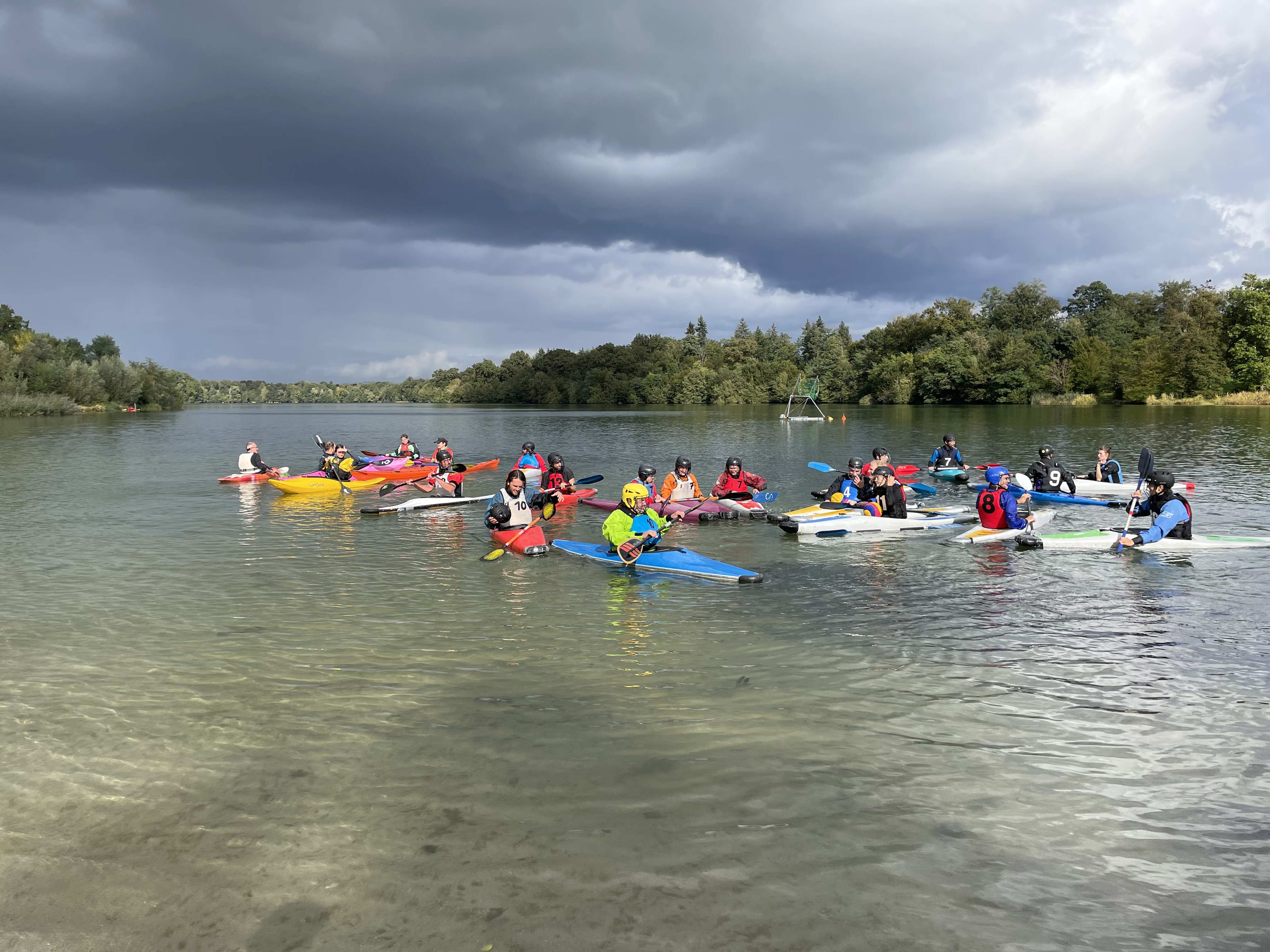 Ab April bis in den Oktober treffen wir uns jeden Montag am Opfinger See für das Kajak-Training